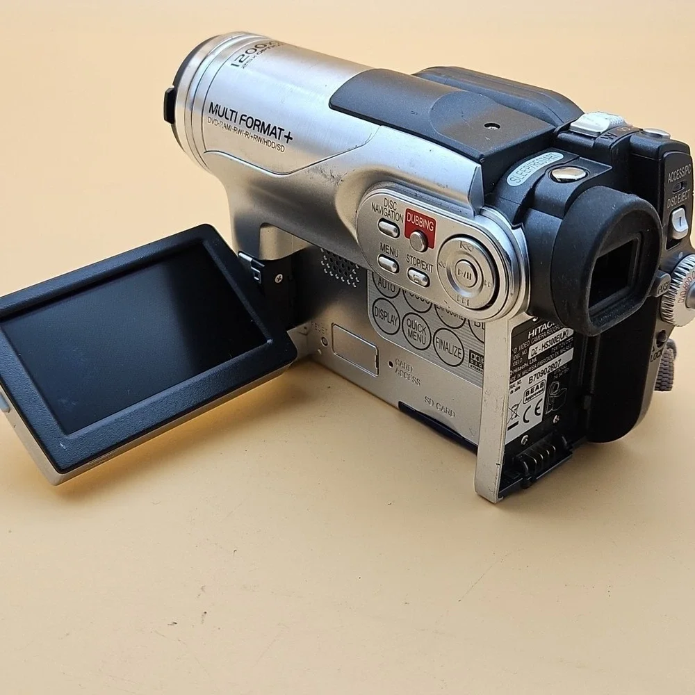 Hitachi DZ-HS300E DVD/HDD/SD Camcorder Video Camera UNTESTED AS IS FOR PARTS